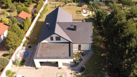 Realizacja dachowa widziana z lotu ptaka — ujęcie 7