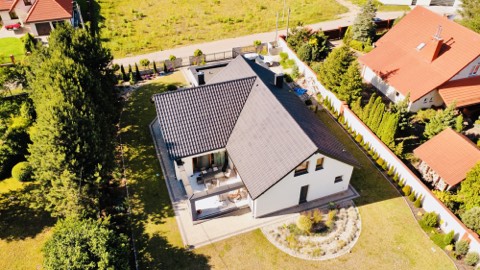 Realizacja dachowa widziana z lotu ptaka — ujęcie 9