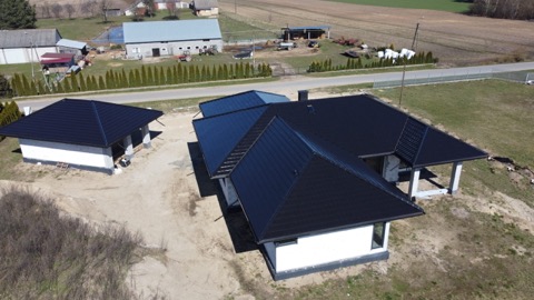 Ciemny dach domu — ujęcie 5