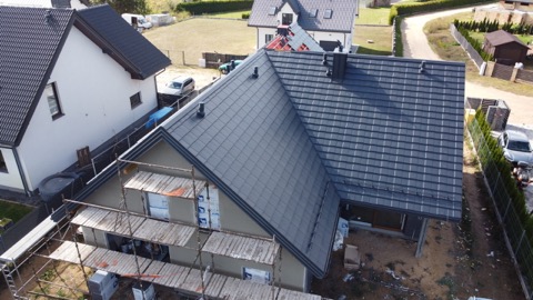 Wielopołaciowy dach domu — ujęcie 10