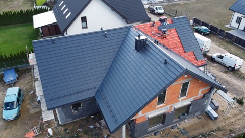 Wielopołaciowy dach domu — ujęcie 11