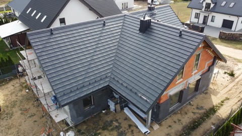 Wielopołaciowy dach domu — ujęcie 17