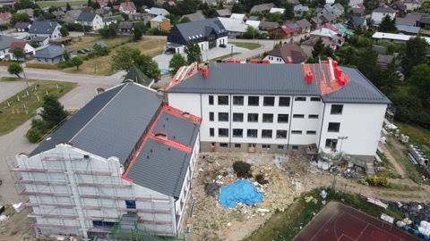 Pokrycie dużego budynku — ujęcie 2