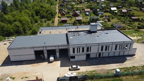Dach niskiego budynku — ujęcie 3